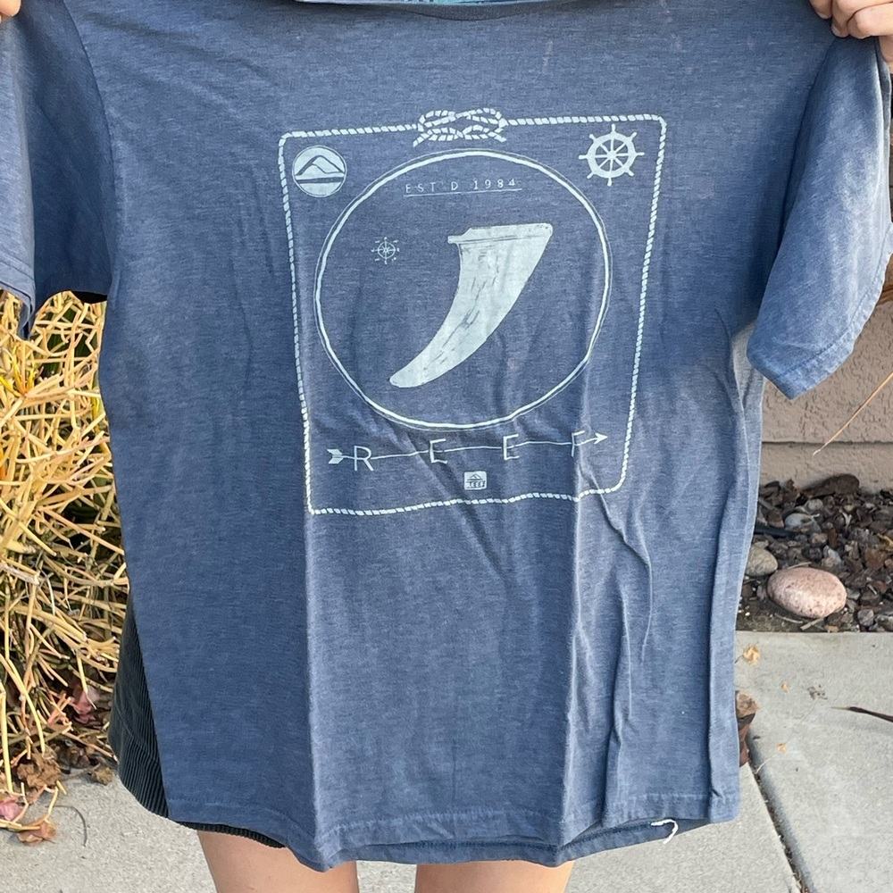 Reef Blue Short Sleeve Tee with Geometric Design
